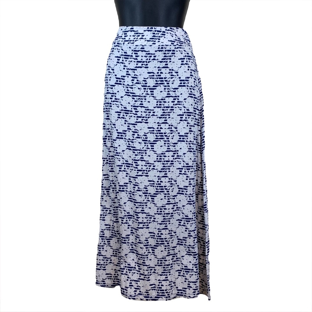 Women's Navy and White Patterned Maxi Skirt